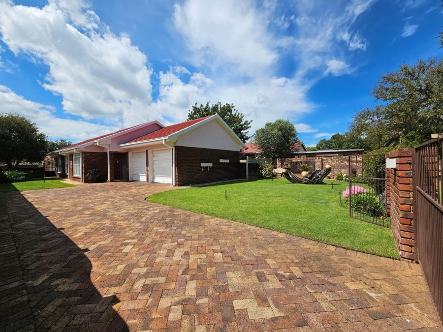 3 Bedroom Property for Sale in Potchefstroom North West